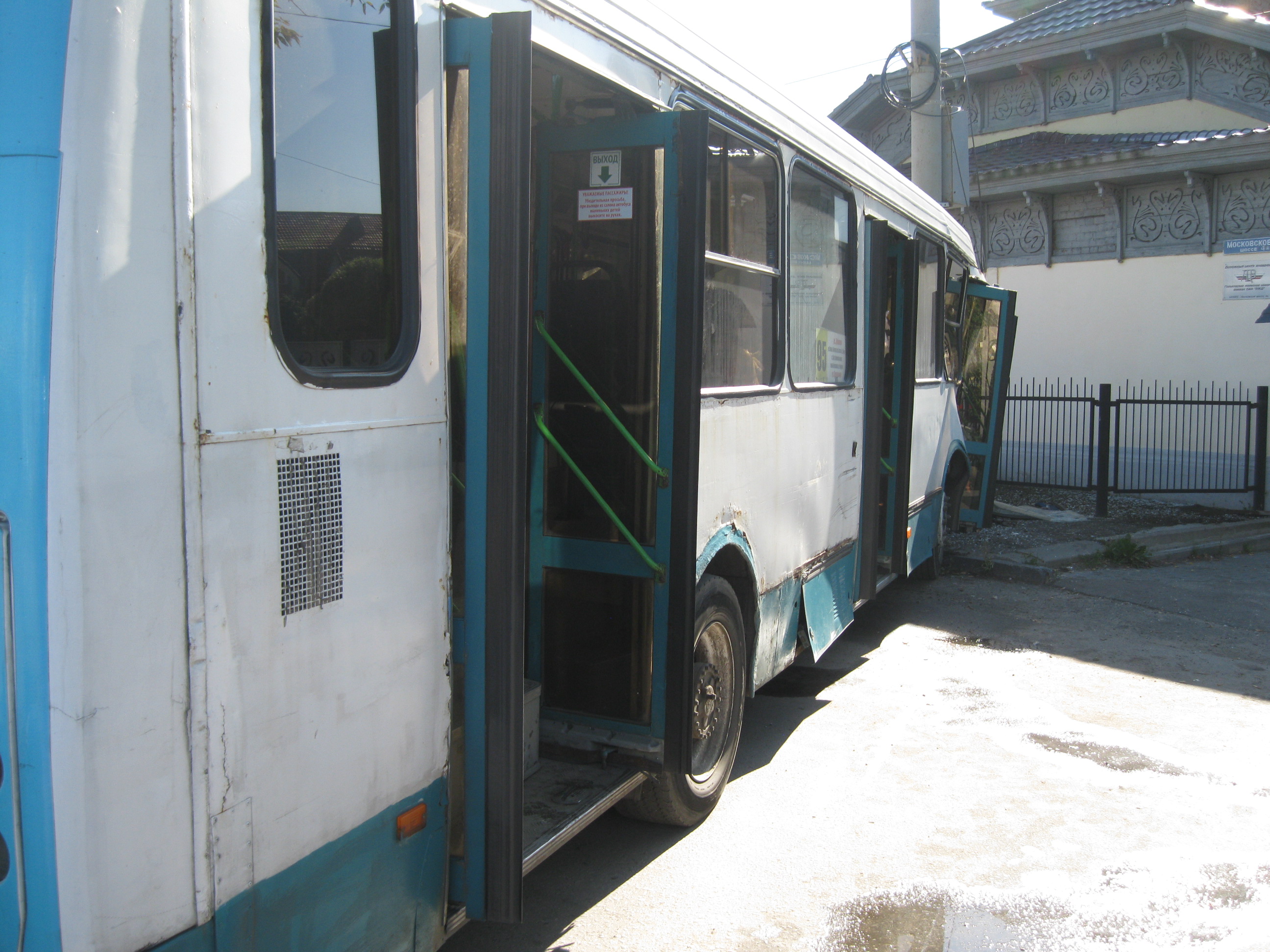 В Нижнем Новгороде сегодня автобус врезался в столб