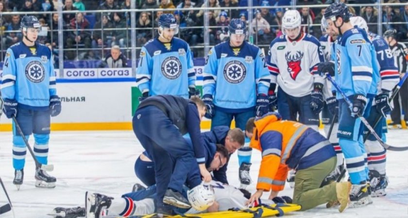 Игроку нижегородского "Торпедо" шайбой разбило голову во время матча