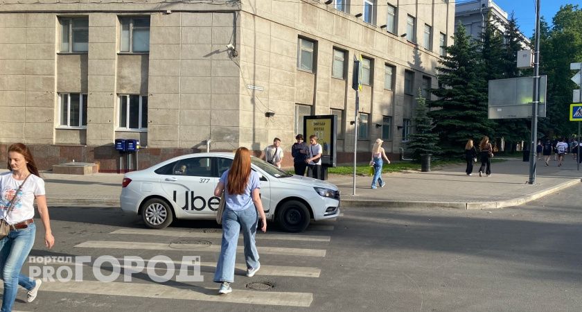 Впервые за 10 лет: поездки на такси стали роскошью для нижегородцев
