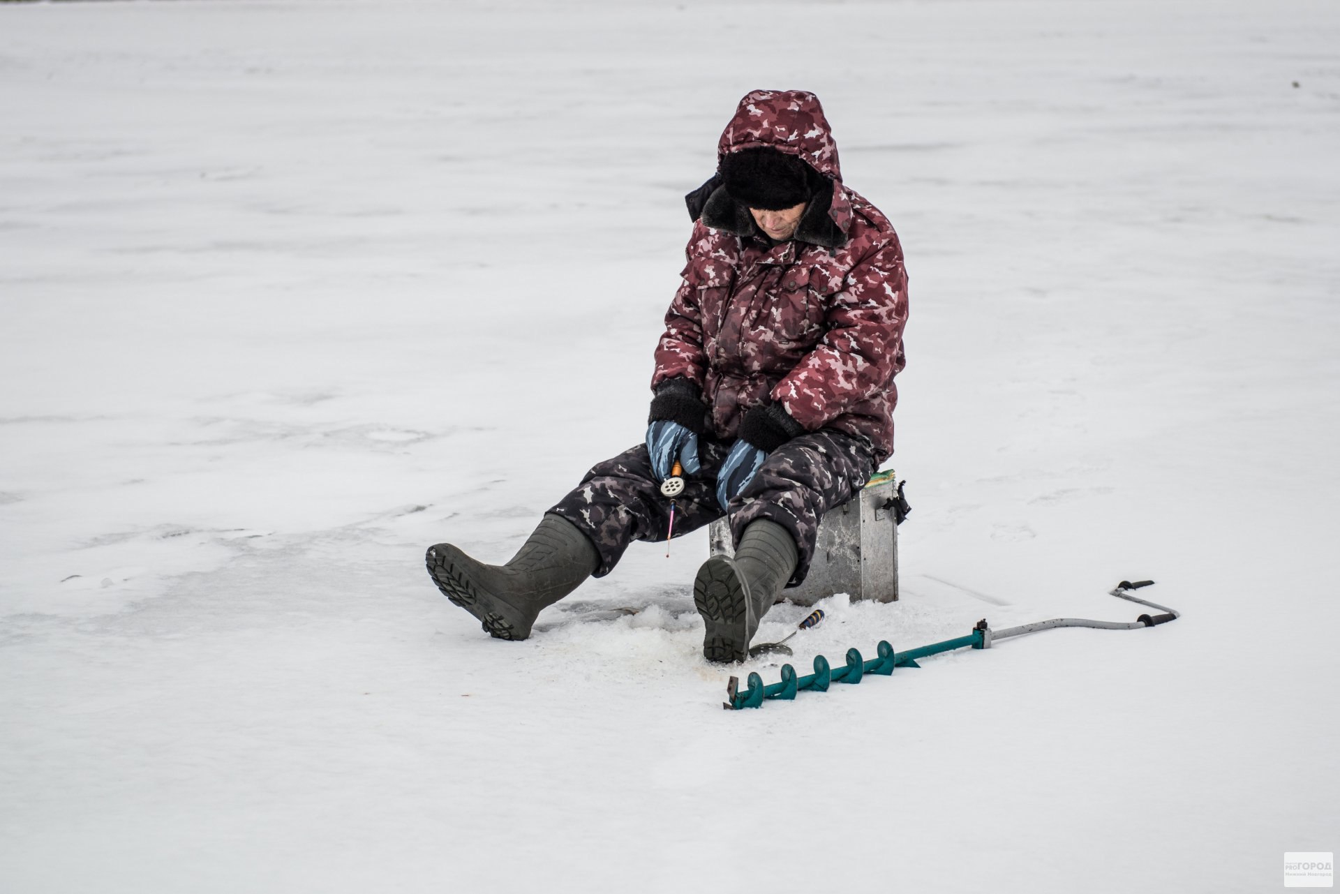 Двух нижегородских рыбаков спасли от гибели в ледяной воде