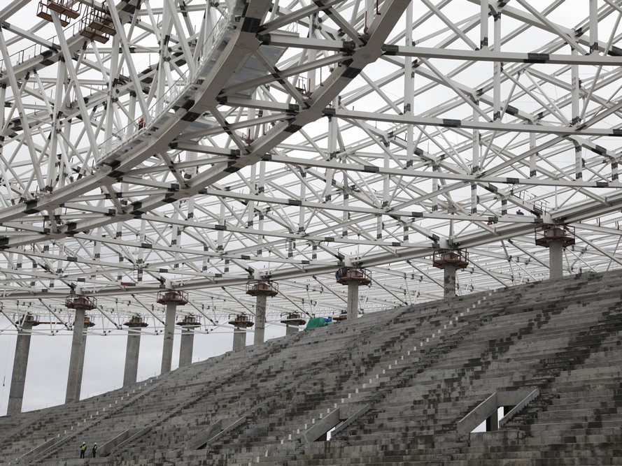Завершен монтаж конструкций над трибунами «Стадиона Нижний Новгород»