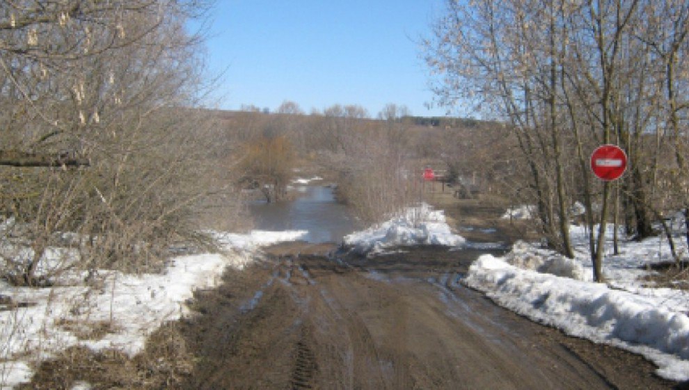 В Нижегородской области затопило автомобильный мост
