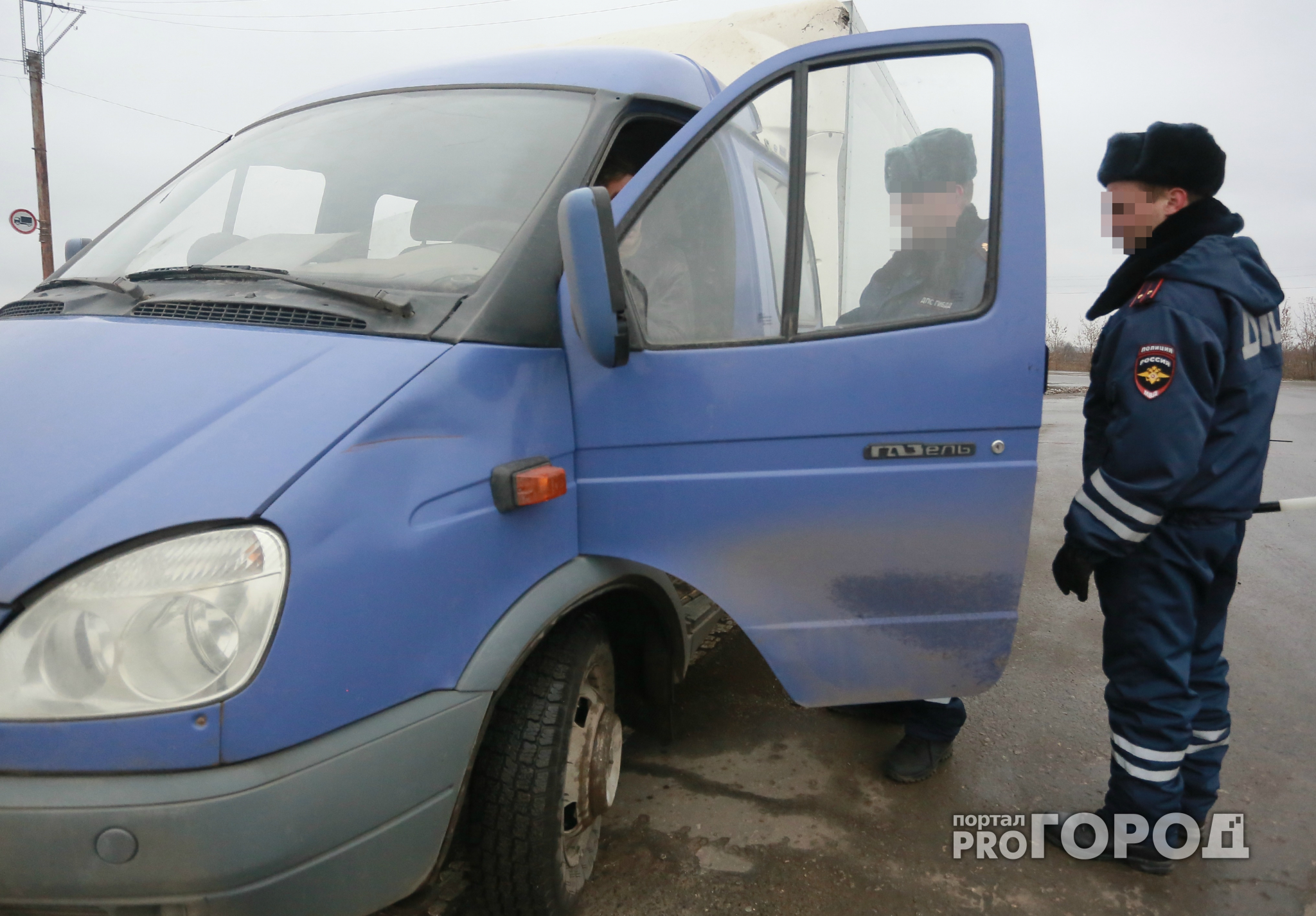 Двое нижегородских инспекторов ДПС попались на получении взятки