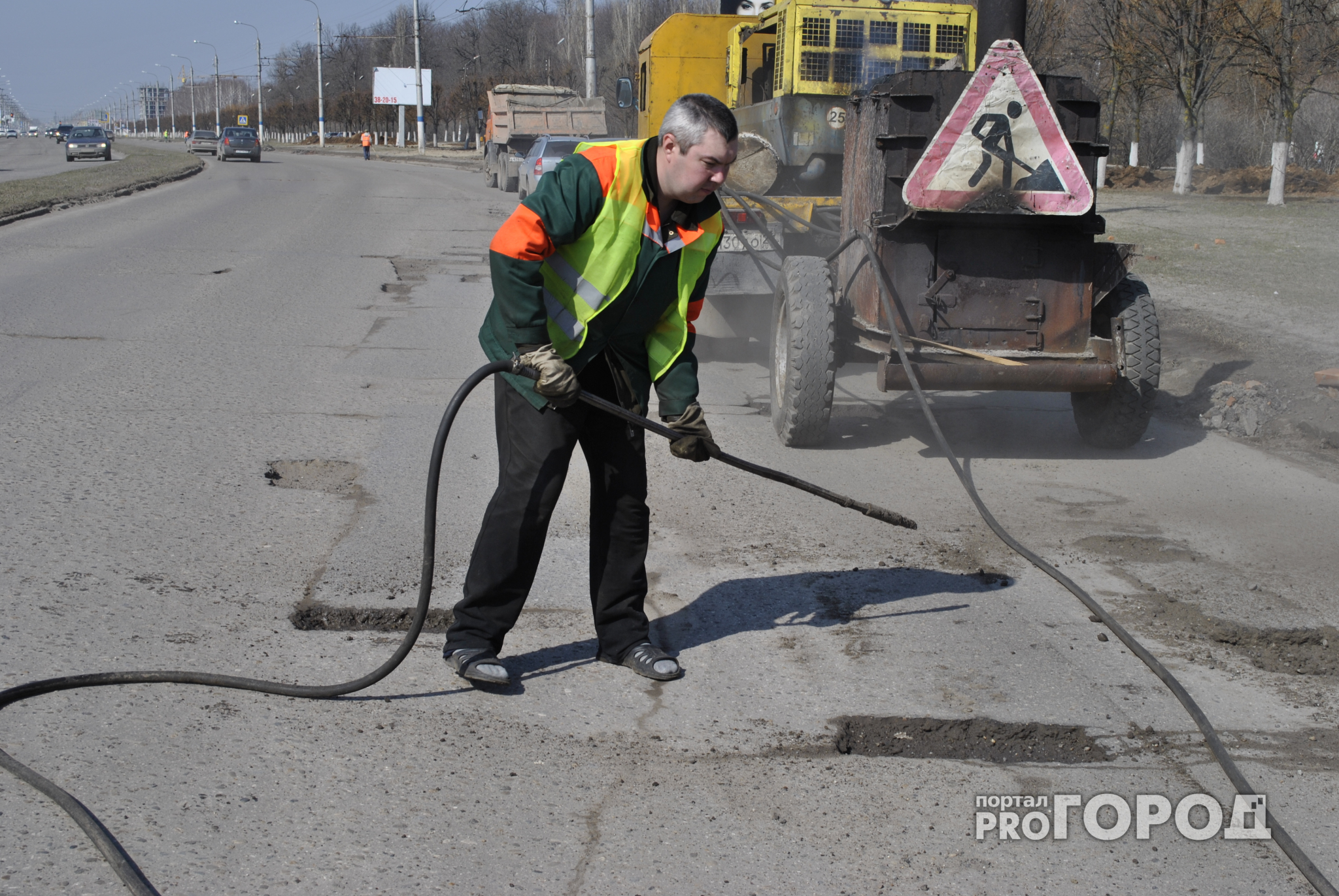 В четырех районах Нижнего Новгорода начали ремонтировать дороги