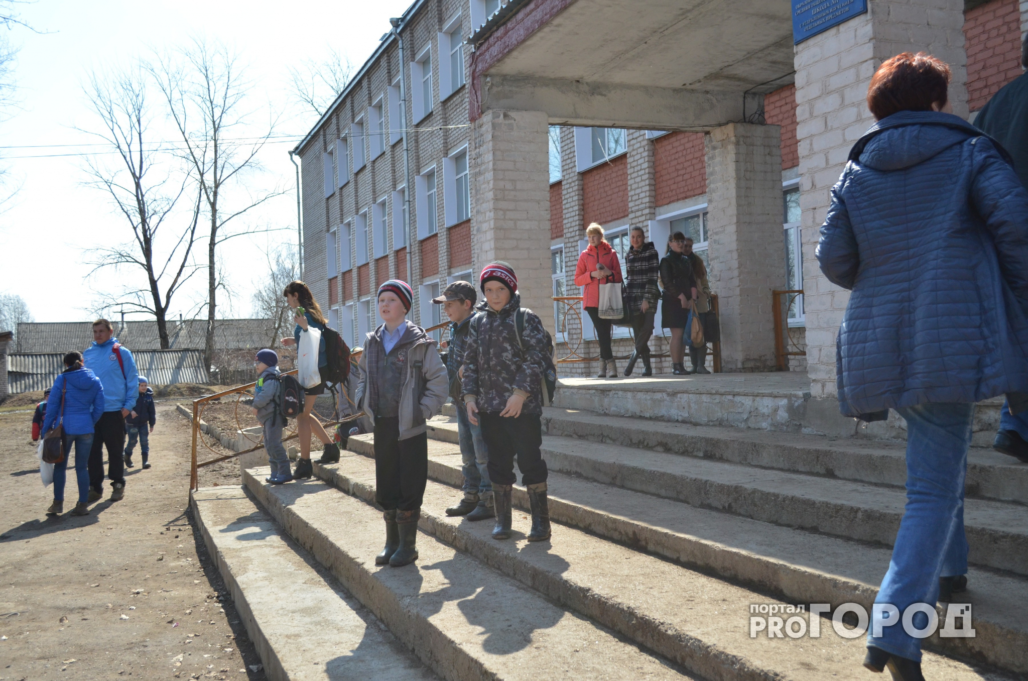В Нижегородской области судебные приставы закрыли школу