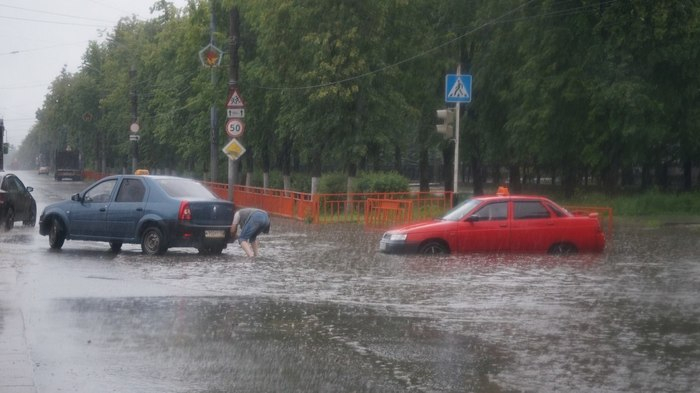 Ливень из Москвы превратил нижегородские улицы в реки (ФОТО)