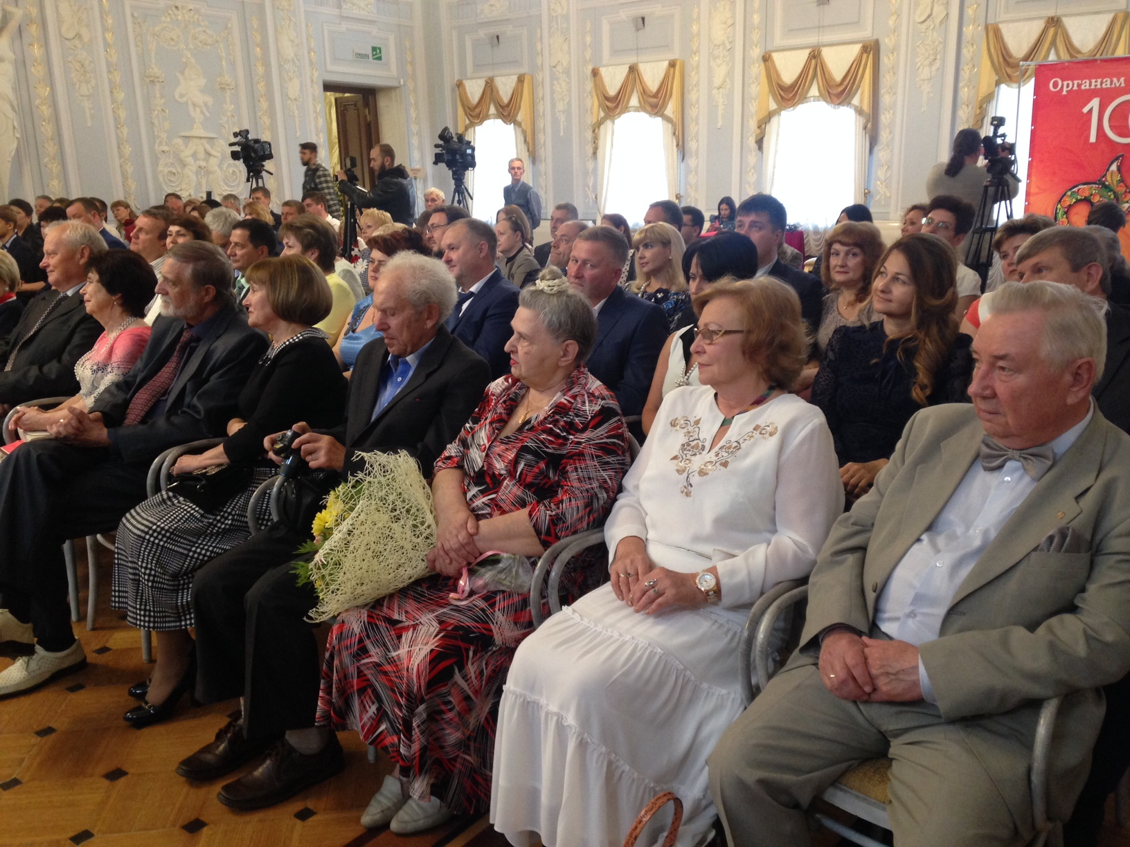 Более 20 нижегородских пар приняли участие в «Бале юбиляров» в честь Дня семьи, любви и верности