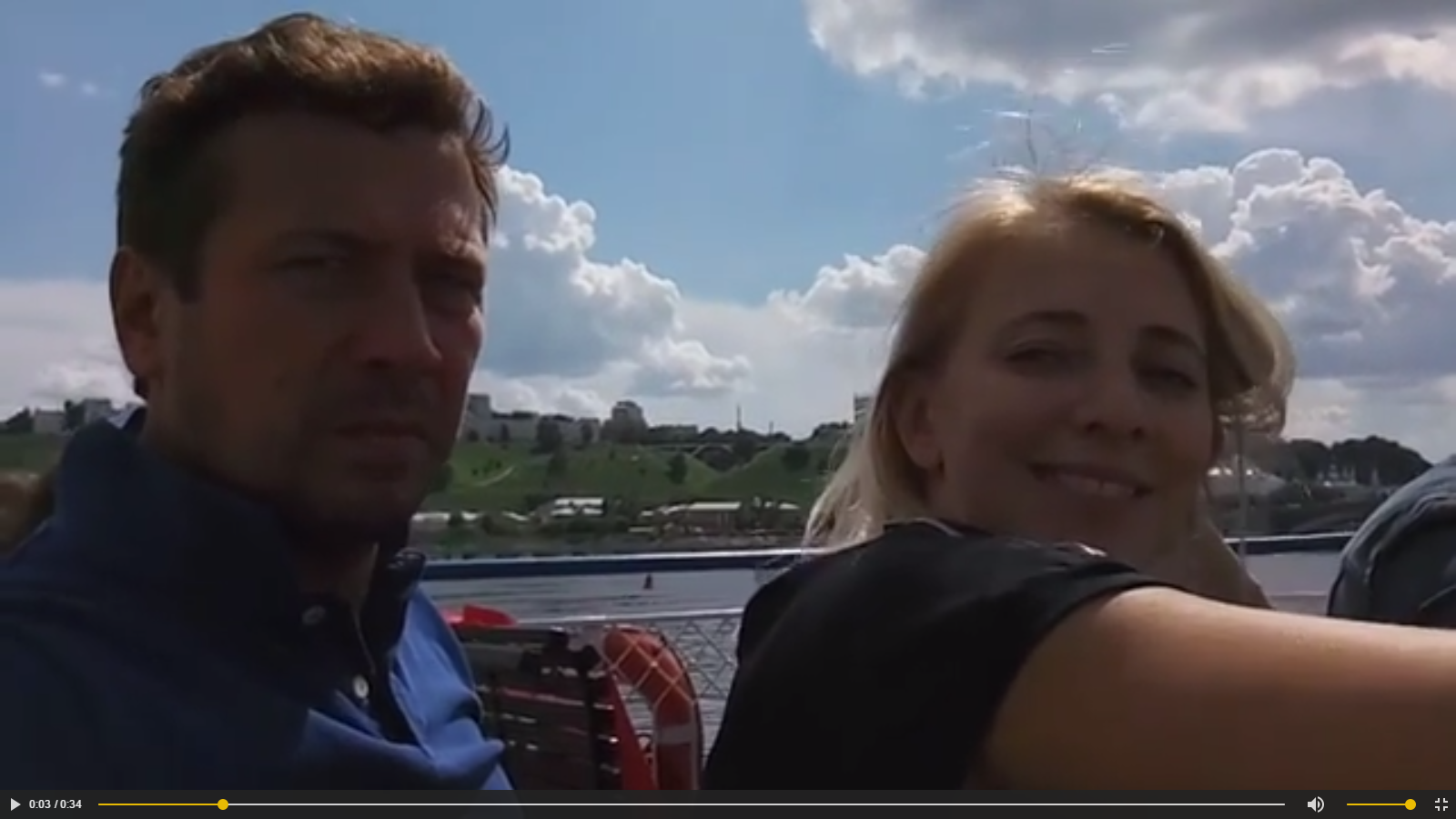 Известный актер Андрей Мерзликин прокатился с женой на теплоходе в Нижнем