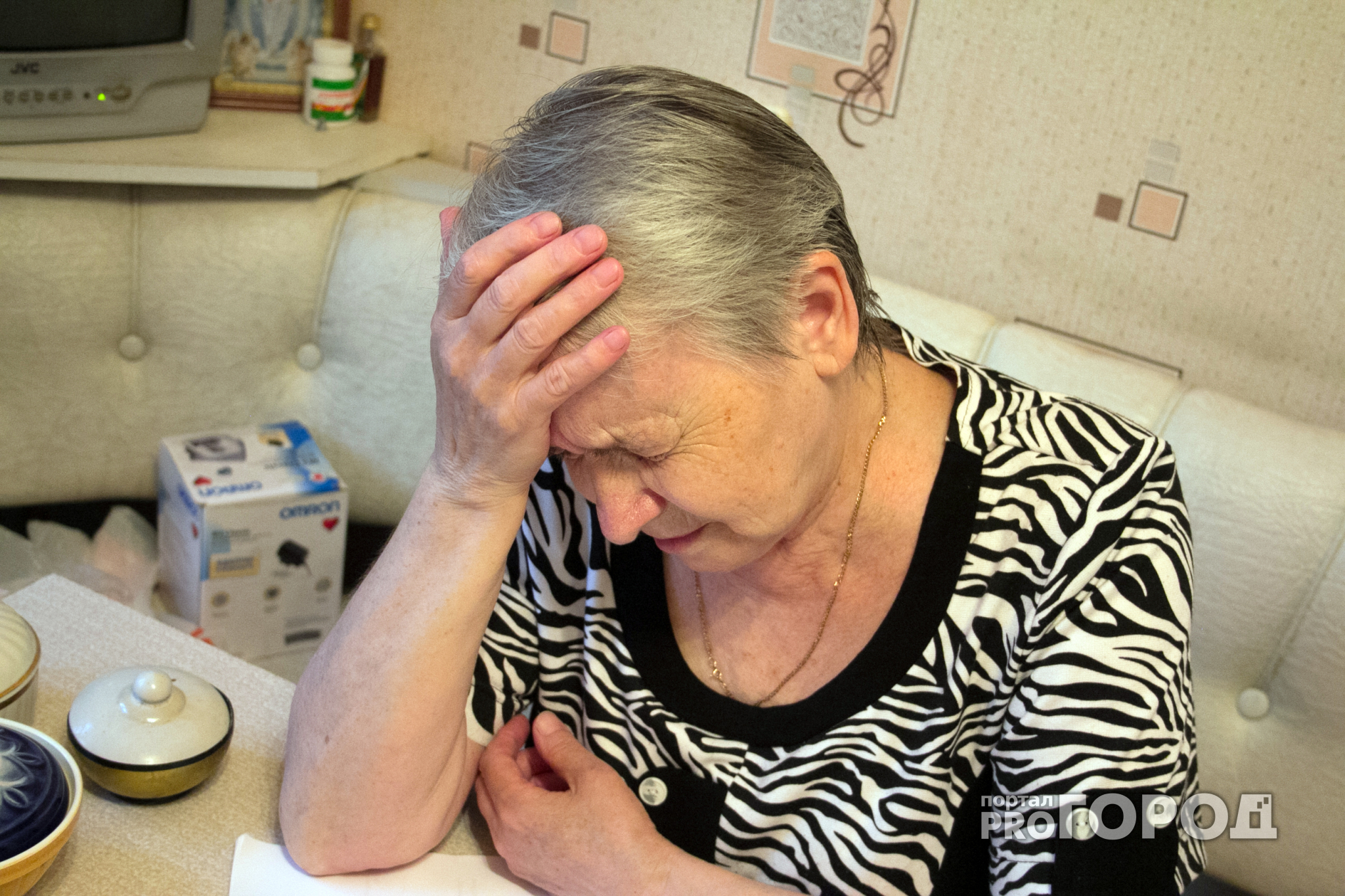 Мошенницы уверили 75-летнюю нижегородку, что на ней порча и забрали 22 тысячи рублей