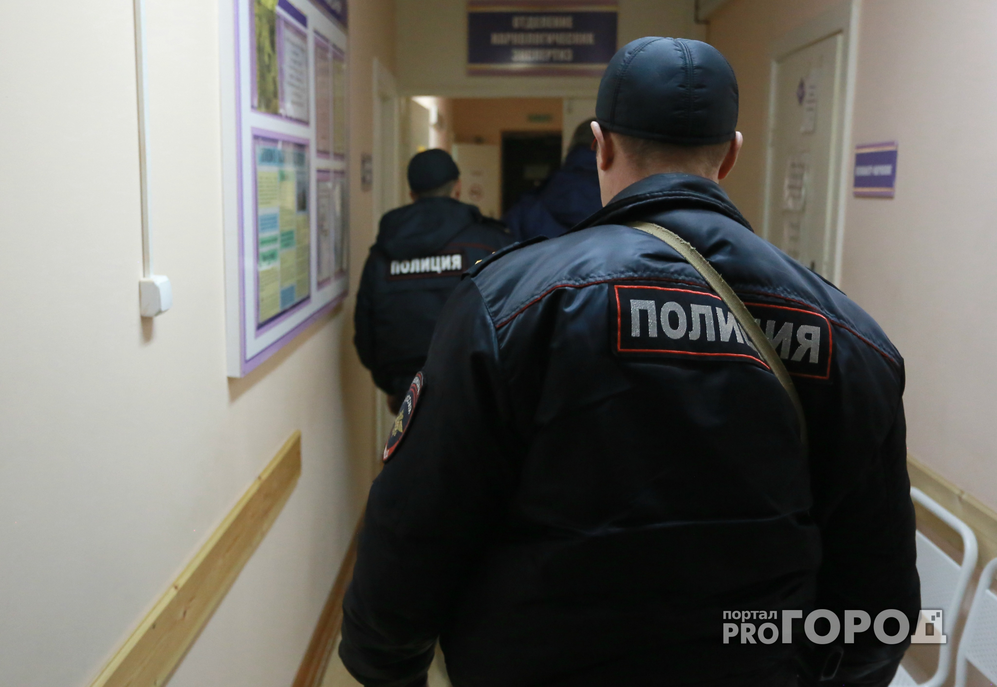 В Нижегородской области полицейский с коллегами избил любовника своей жены