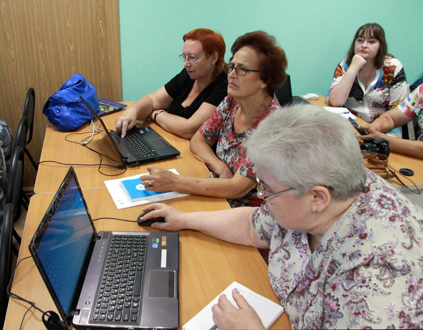 «Ростелеком» обучил пенсионеров работе в интернете