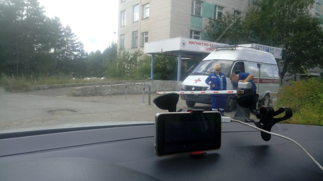 В Дзержинске шлагбаумы мешают скорой вовремя выехать к пациентам