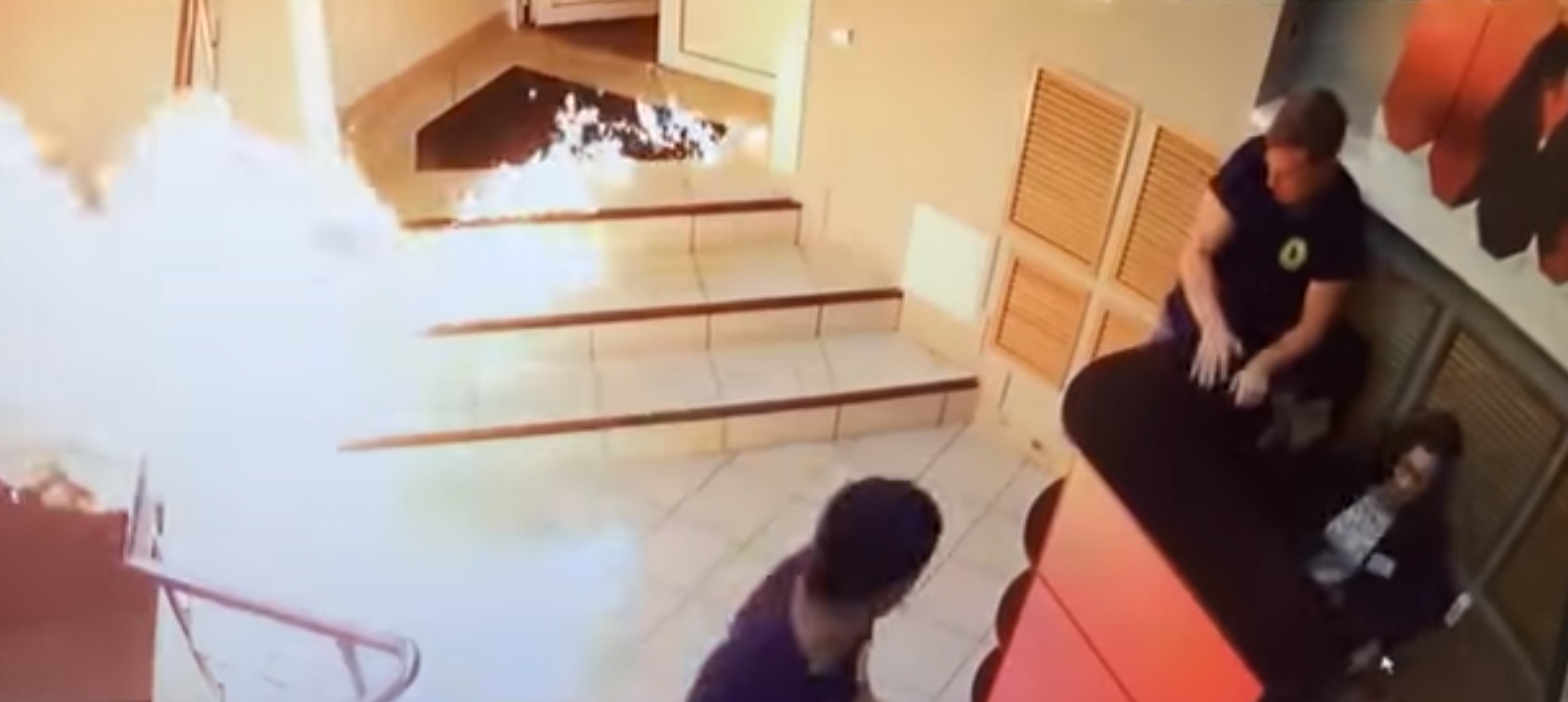 В одном из нижегородских клубов пытались сжечь охранников (ВИДЕО)