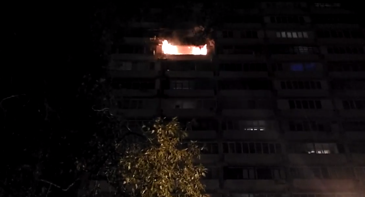 В Нижнем Новгороде из горящей многоэтажки экстренно эвакуировали 44 человека (фото, видео)