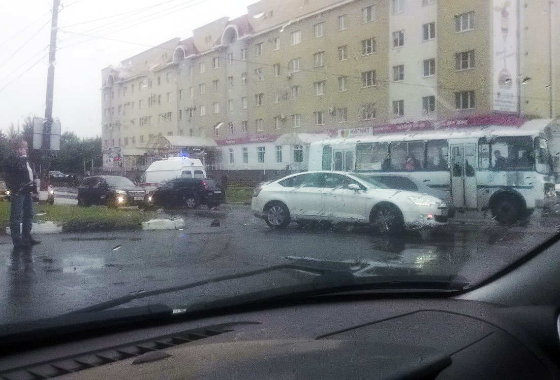 В Нижегородской области карета скорой помощь попала в массовое ДТП