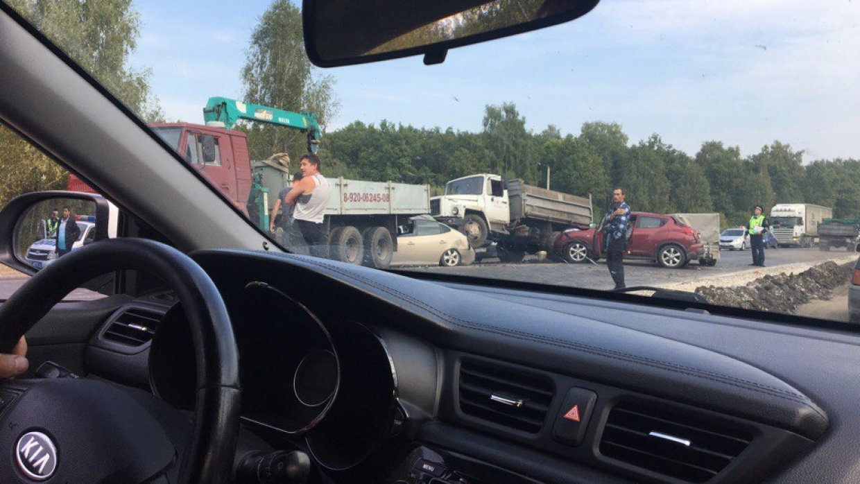 В Нижегородской области иномарку раздавило двумя грузовиками (ФОТО)