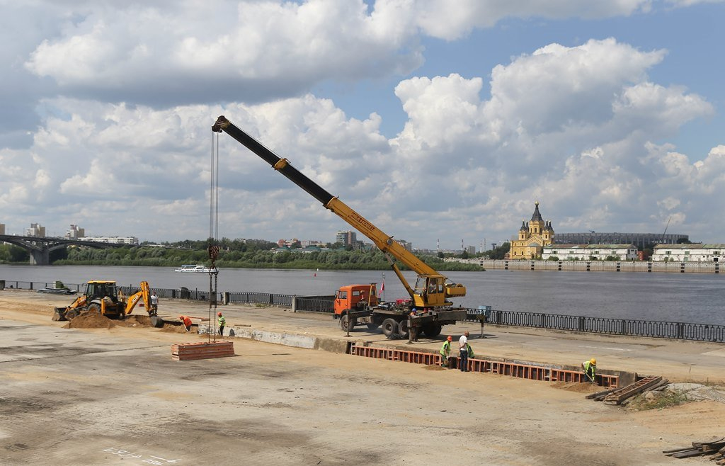 За синим забором начался новый этап реконструкции Нижне-Волжской набережной