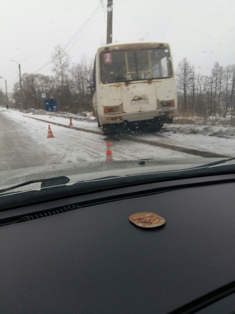 Пассажирский автобус врезался в столб по дороге в Нижний Новгород