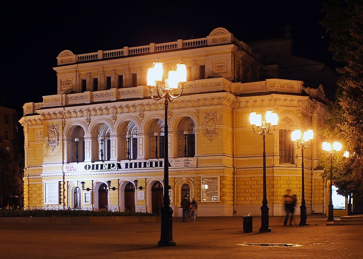 Глеб Никитин рассказал, как нижегородским театралам обходиться без гардероба