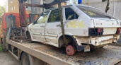 На улицах Нижнего Новгорода находят десятки брошенных автомобилей