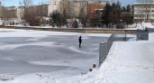 На тонком льду в Нижнем Новгороде заметили первых рыбаков-экстремалов