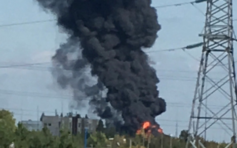 Два человека пострадали на сильном пожаре на заводе «Оргстекло» в Дзержинске (ВИДЕО)