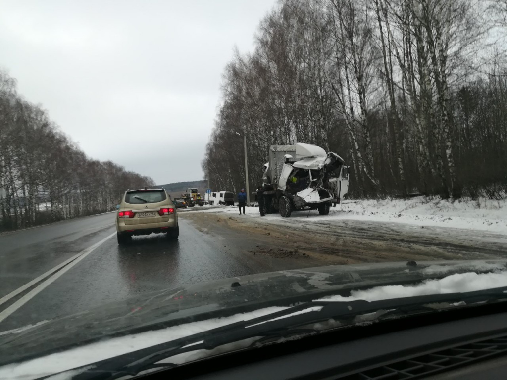 Авария в Кстовском районе Нижегородской области, грузовик столкнулся с автобусом, 16 декабря