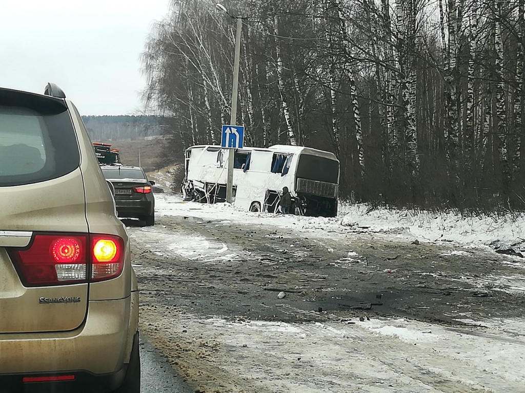 Авария в Кстовском районе Нижегородской области, грузовик столкнулся с автобусом, 16 декабря