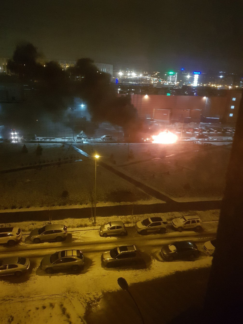 Загорелась фура у стадиона в Нижнем Новгороде
