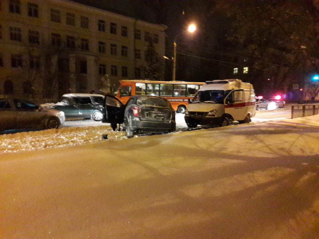 авария на улица Комарова 22 января 2018 года