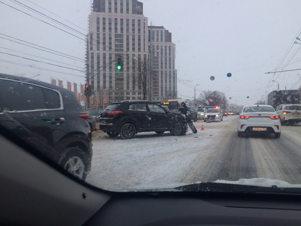 авария на Родионова напротив Фантастики 30 января 2018 года