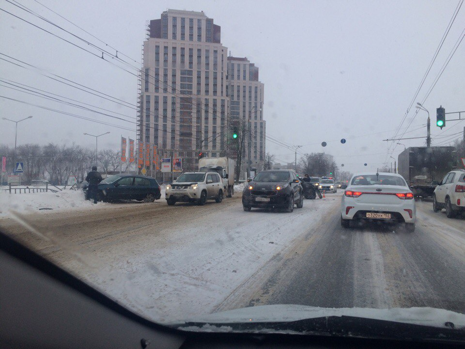 авария на улице Родионова напротив Фантаситики Нижний Новгород 30 января 2018 года