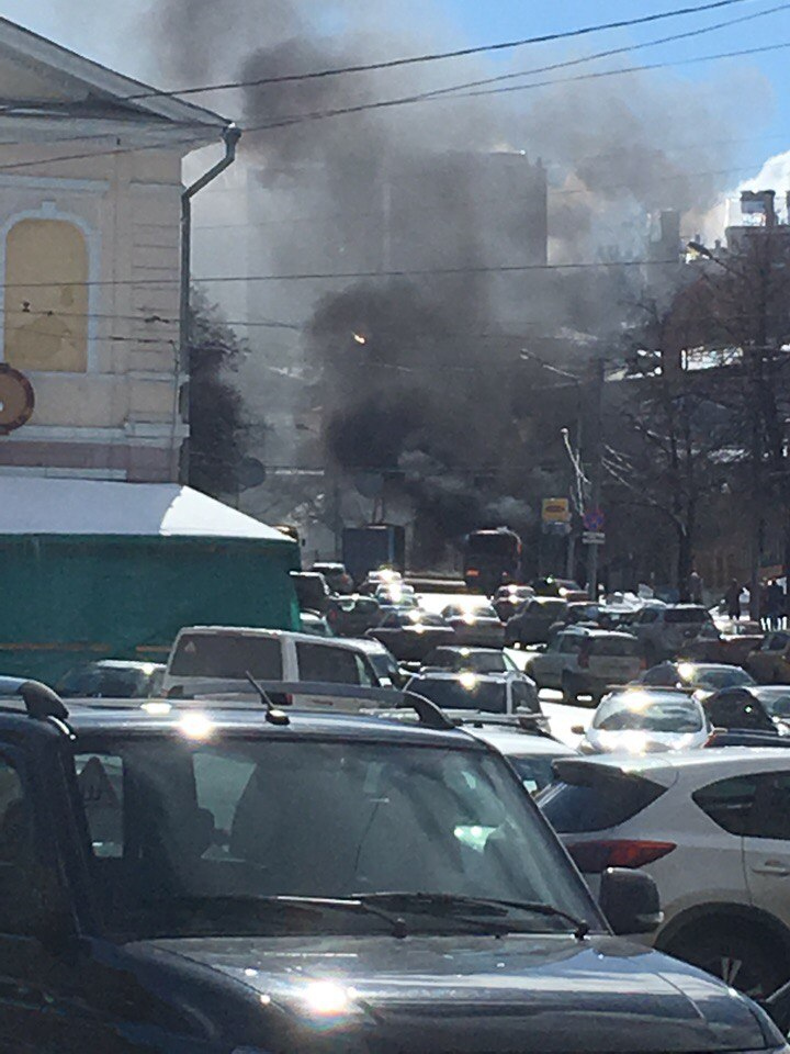 маршрутка загорелась на Зеленском съезде в Нижнем Новгороде 28 марта