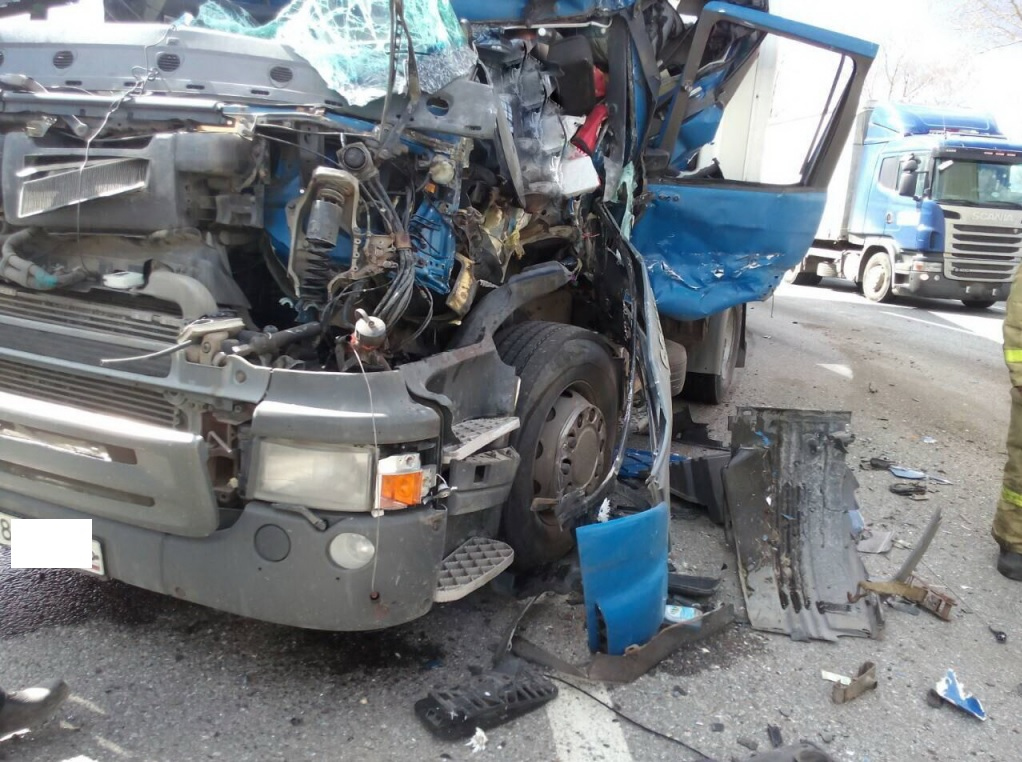 смертельная авария в Володарском районе с участием двух большегрузов и Киа 27 апреля