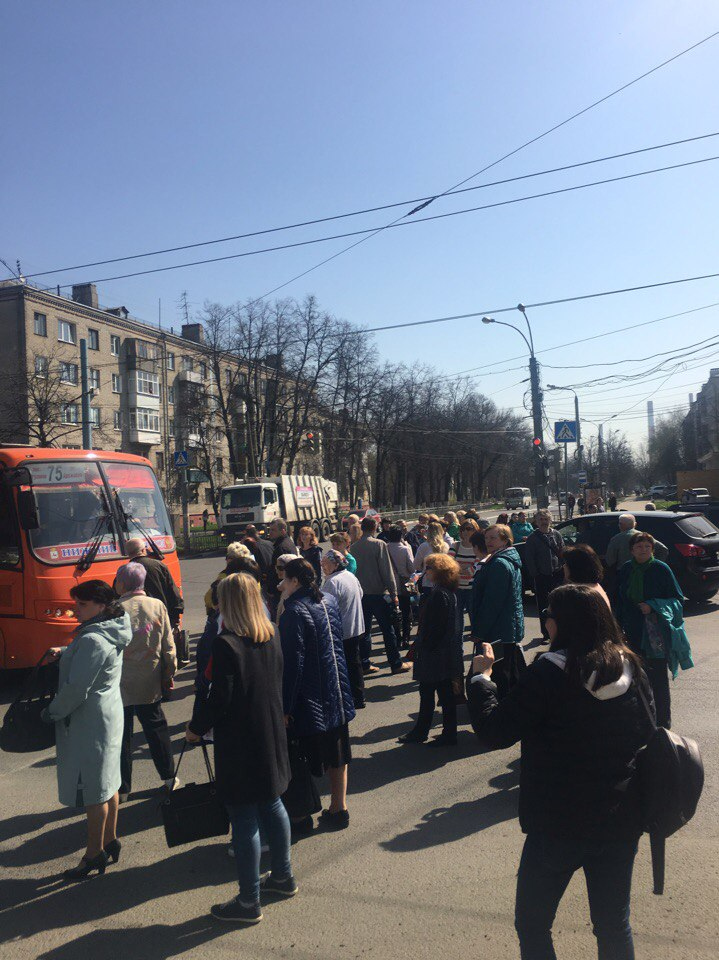 жители Автозаводского района перекрыли дорогу из-за повышения платы за тепло