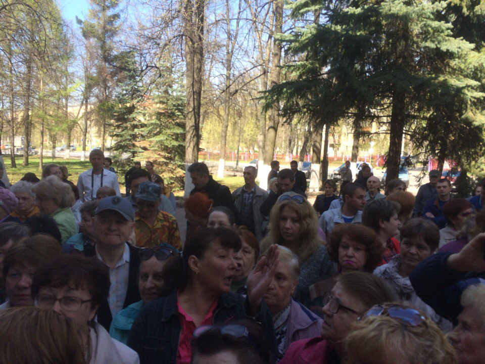 митинг жителей около администрации Автозаводского района 7 мая 2018 года