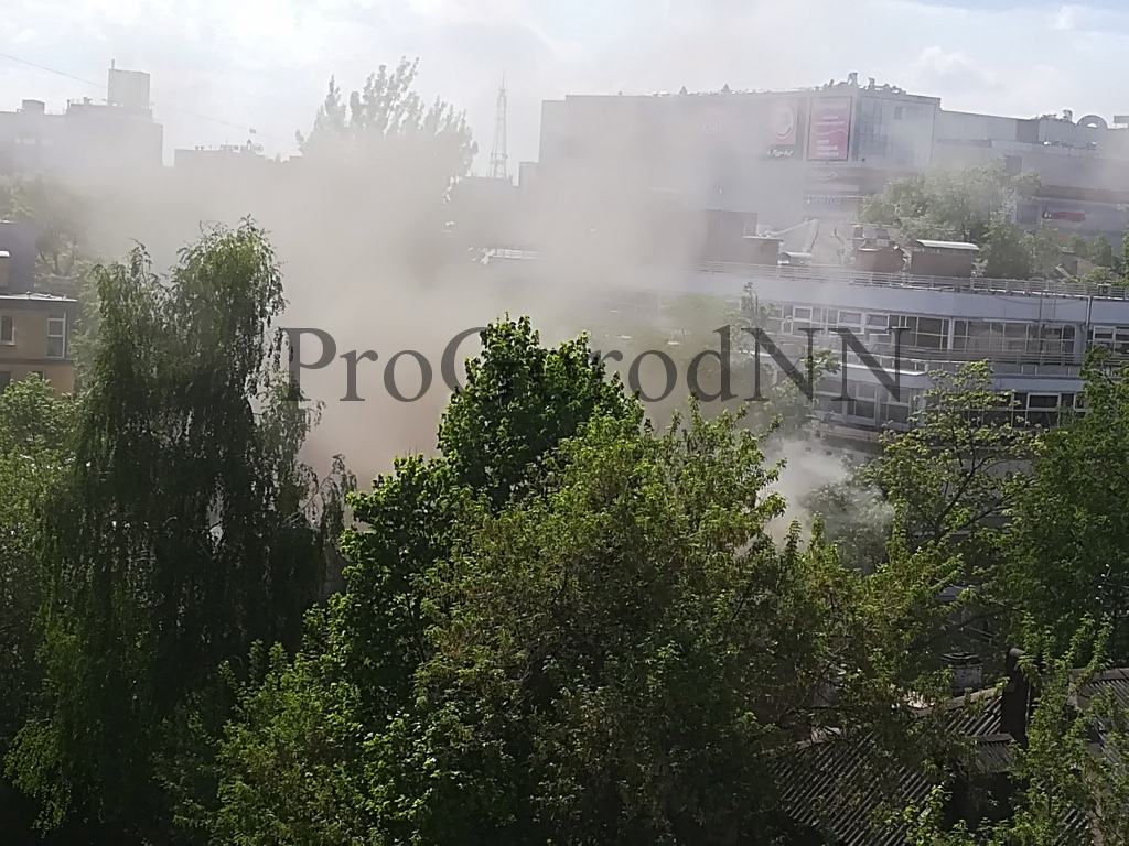 пожар на улице Короленко. Горит двухэтажный деревянный дом 18 мая 2018 года