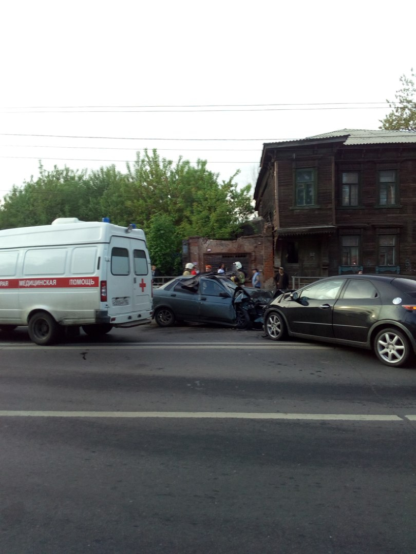 на улице Большая Печерская в Нижнем Новгороде 19 мая столкнулись две иномарки