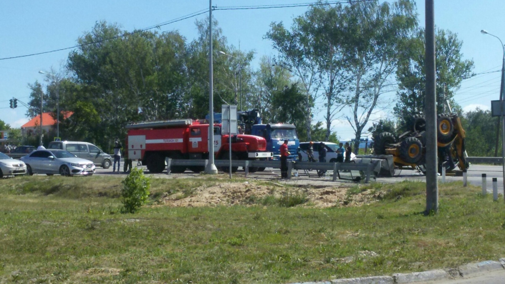 трактор перевернулся на арзамасской трассе в Ближнем Борисово утром 28 июня