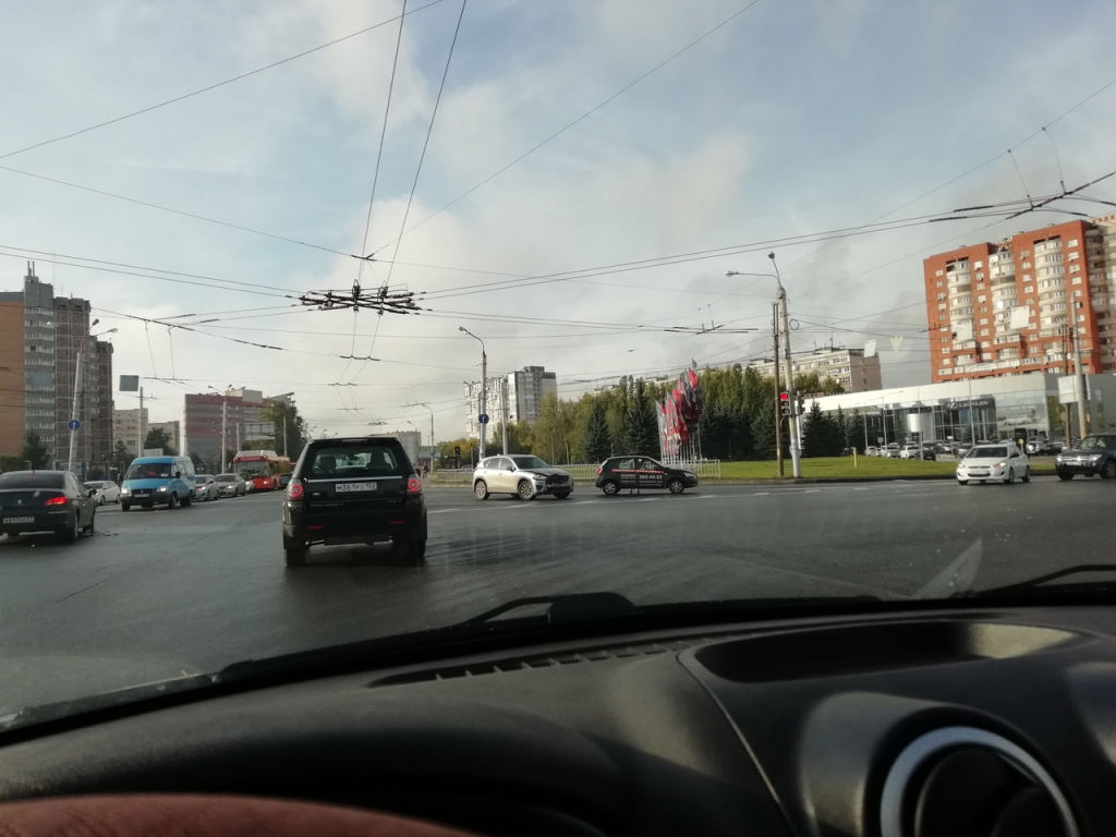 авария на перекрестке улиц Родионова и Бринского 3 октября