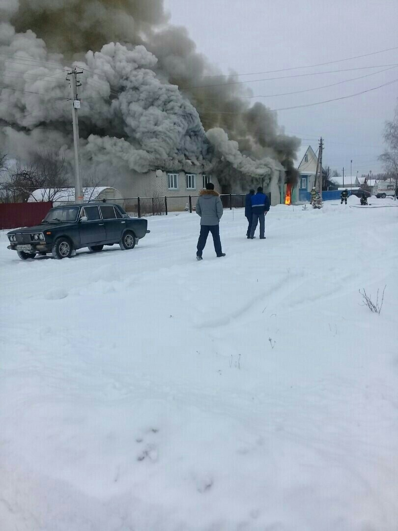 пожар уничтожил два дома и два автомобиля в Навашине 23 декабря