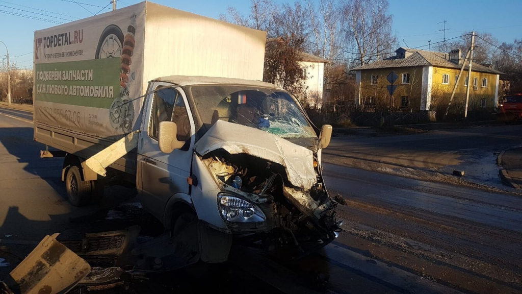 авария на Мончегорской Нижний Новгород 21 ноября столкнулись Газель и маршрутка