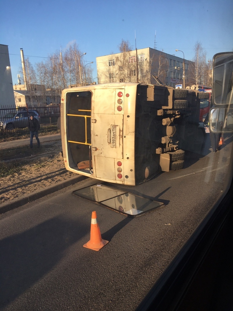 авария на улице Мончегорской Нижнего Новгорода 21 ноября, столкнулись Газель и маршрутка