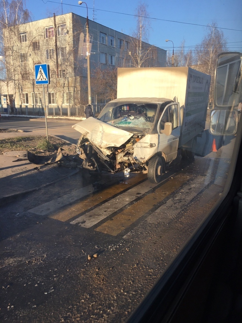 авария на улице Мончегорской Нижнего Новгорода 21 ноября, столкнулись Газель и маршрутка