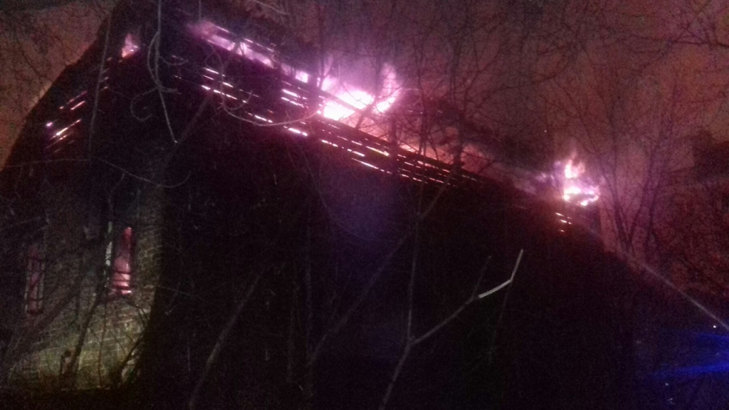 пожар, на Малой Покровской сгорел дом ночью 10 января
