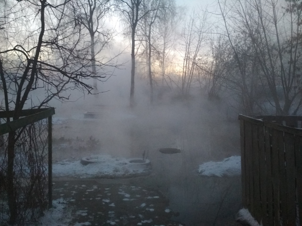 трубу с горячей водой прорвало на улице Минеева Автозаводского района Нижний новгород 24 января