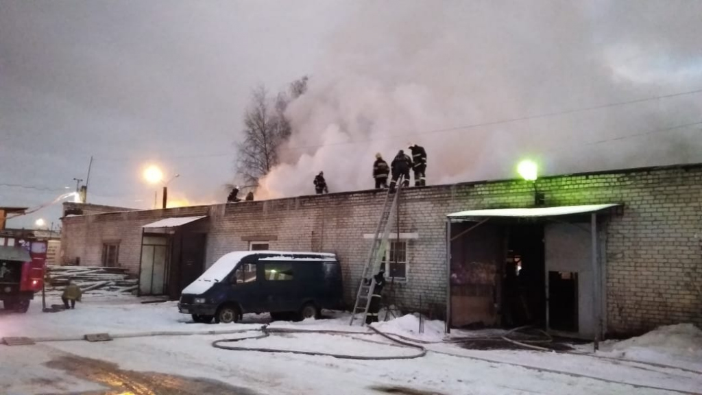 пожар в автосервисе и на пилораме в Сормове 26 января