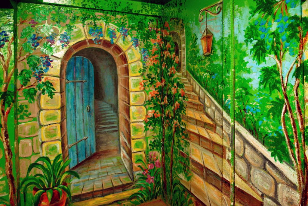 Надежа Худина разрисовала дом, в котором живет в Арзамасе