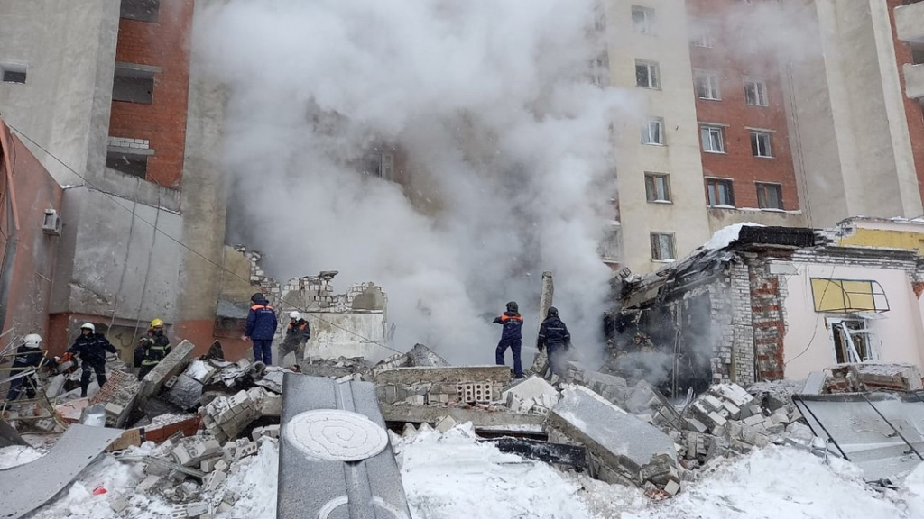 на Мещерском бульваре в Нижнем Новгороде произошел хлопок и последующим обрушением пристроя к 12-этажному дому
