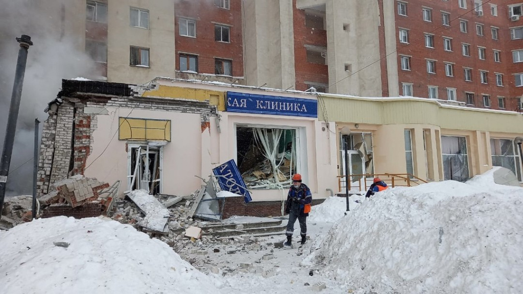 на Мещерском бульваре в Нижнем Новгороде произошел хлопок и последующим обрушением пристроя к 12-этажному дому